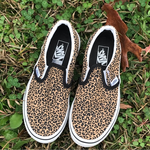 VANS LEOPARD PRINT SLIP ON SNEAKERS KIDS SIZE 1.5 - Picture 2 of 16